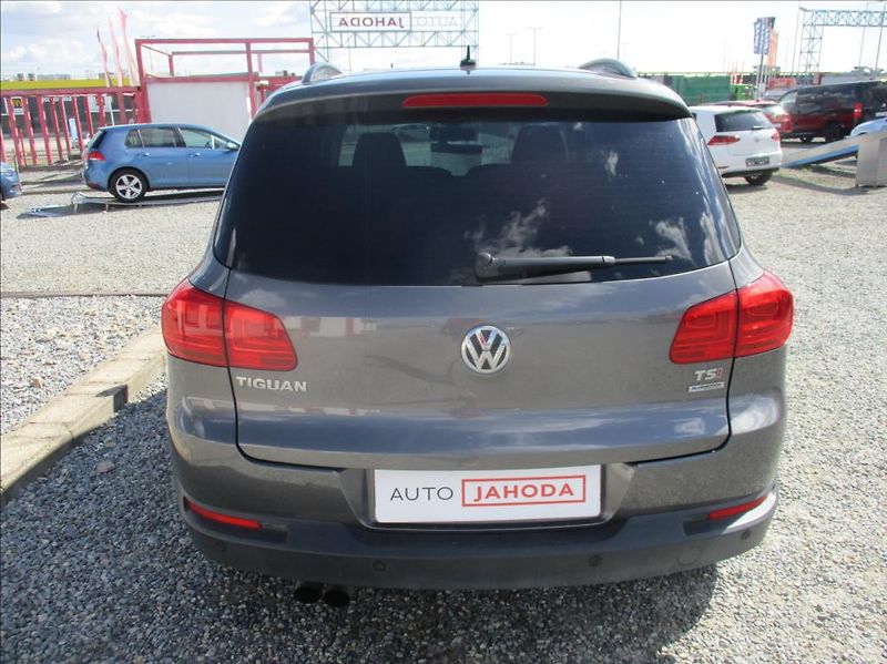 Volkswagen Tiguan 1,4 TSi, aut klima,serv.kn. - fotka 6 z 31