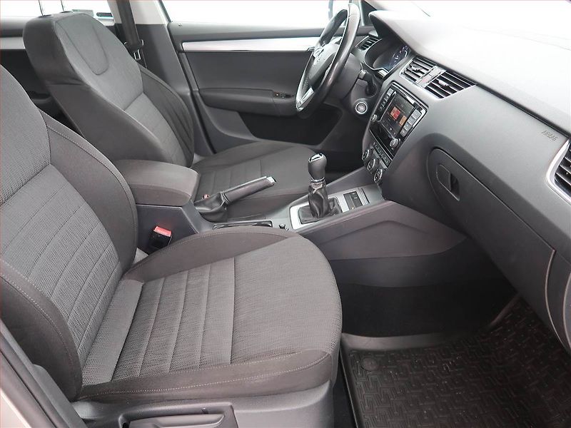Škoda Octavia (2017) 1.6 TDI, Tempomat - fotka 9 z 19
