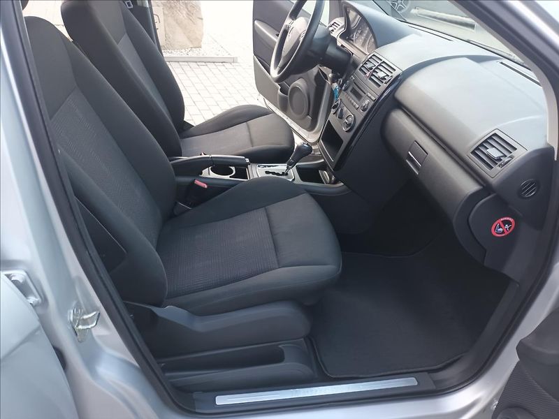 Mercedes-Benz Třídy A 1,5 160i,70kw,KLIMA,AUTOMAT - fotka 22 z 37