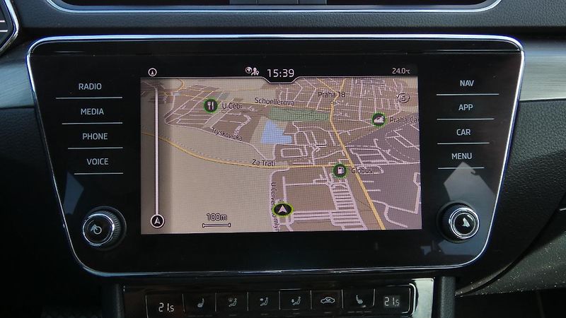 Škoda Superb Combi 2,0 TDI DSG Style - fotka 15 z 24