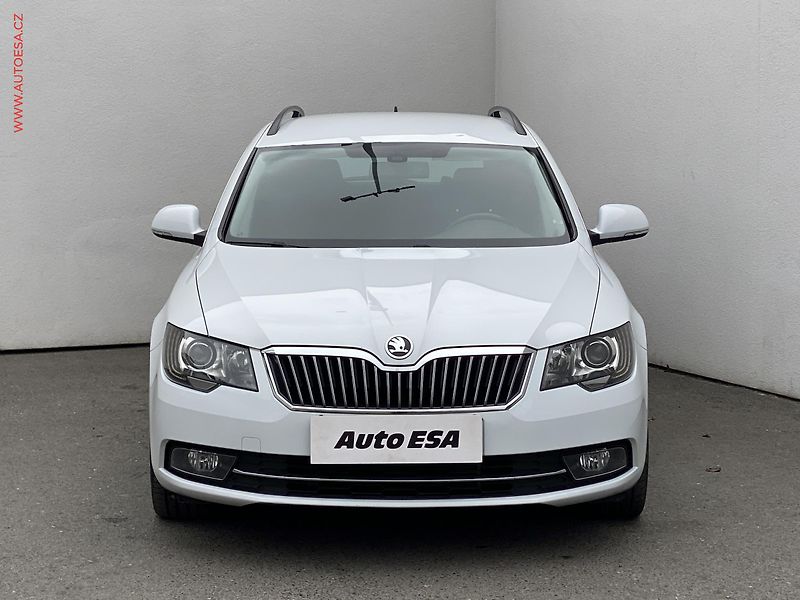 Škoda Superb (2015) 2.0 TDi, Ambition, DSG, navi - fotka 2 z 19