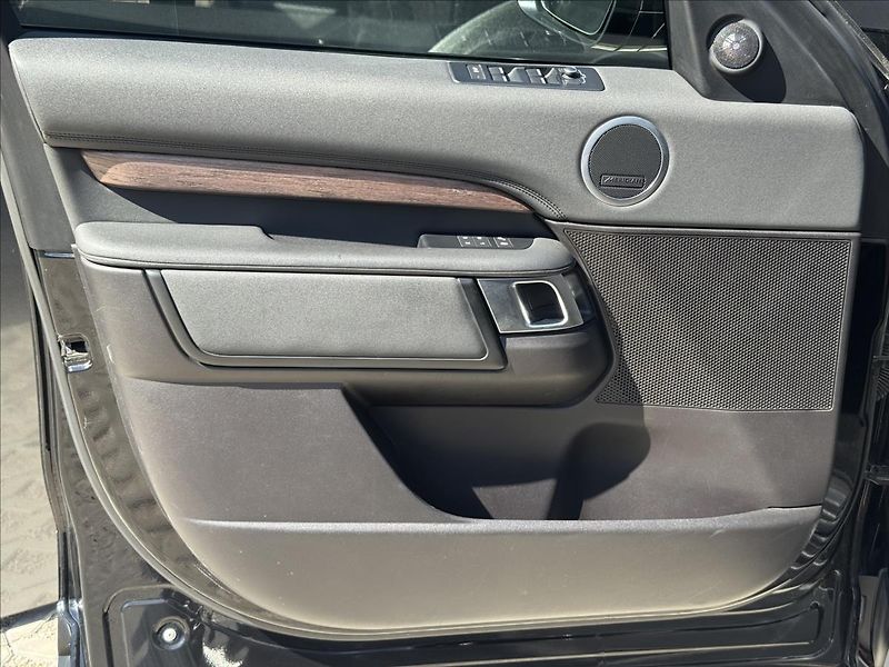Land Rover Discovery 3,0 TDV6 HSE 4WD AT 7MÍST - fotka 25 z 29