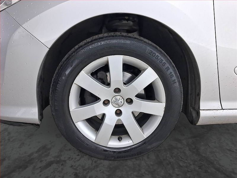 Peugeot 308 (2009) 1.6 HDi, po STK, Tažné - fotka 14 z 22