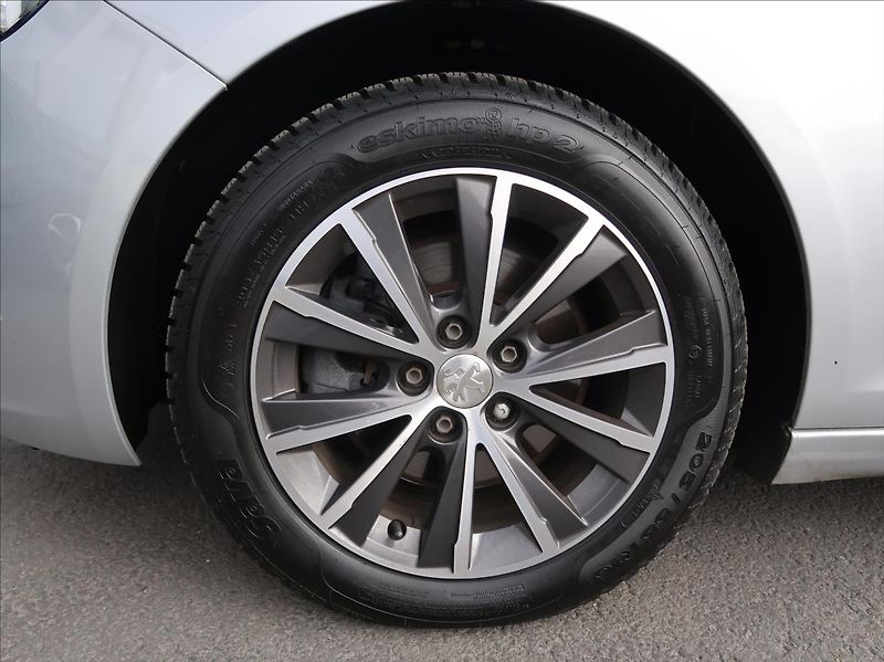 Peugeot 308 2,0 BHDi,110kW,NovéČR,DPH - fotka 22 z 23