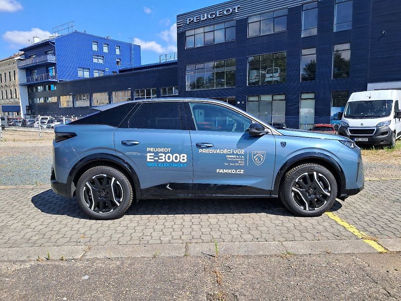 Peugeot 3008 GT Elektromotor 157 kW / 210 k - fotka 4 z 19