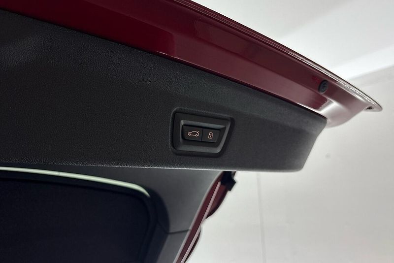 BMW i4 xDrive40 - fotka 9 z 24