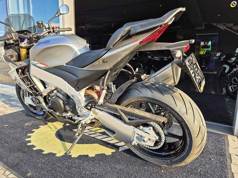 Aprilia Tuono V4 1100 RR (2024) E5 - AKČNÍ CENA - fotka 31 z 38