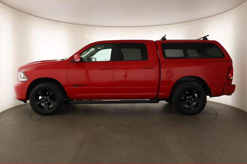 RAM 1500 (2021) 5.7 V8 Hemi - fotka 3 z 25