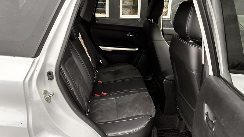 Suzuki Vitara 1.6i Automat - fotka 15 z 17