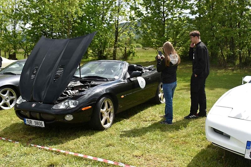 Ve Varnsdorfu se potkali majitelé několika desítek automobilových veteránů.