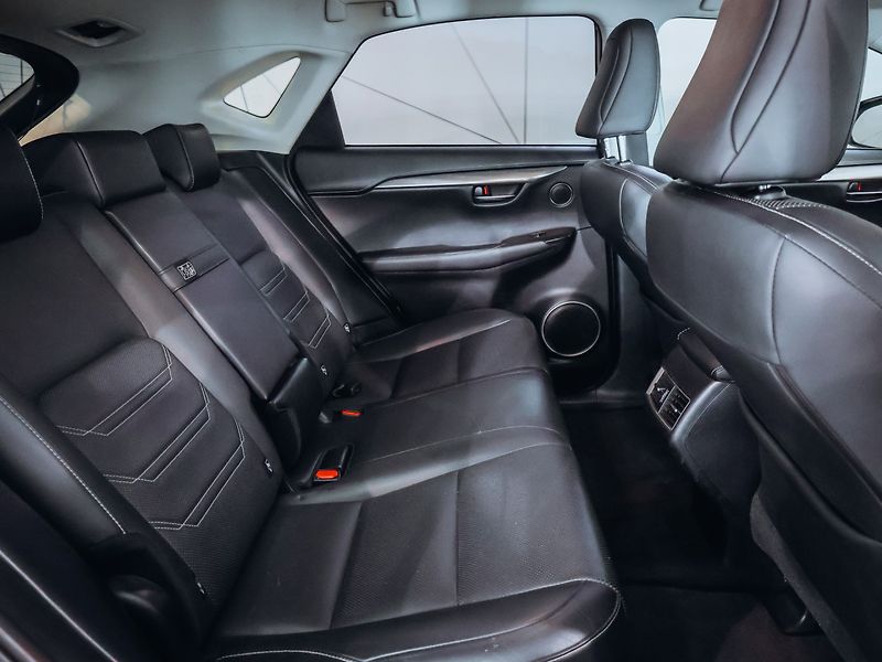 Lexus NX 300 H - fotka 26 z 28