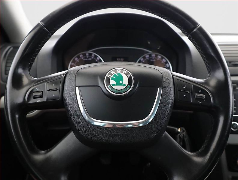 Škoda Octavia (2009) 1.6 TDI, Serv.kniha, po STK - fotka 8 z 17