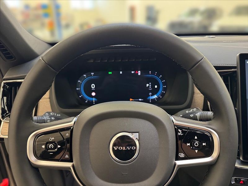 Volvo XC90 (2025) 2,0 Akční cena  Plus Dark 3423 - fotka 7 z 14