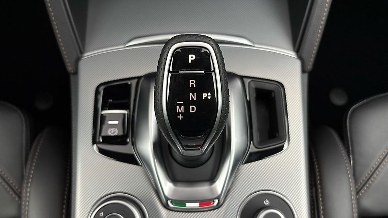 Alfa Romeo Stelvio 2.0 GME AUT AWD Intensa - fotka 27 z 42