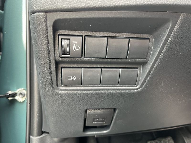 Toyota Yaris 1.5L HEV116 CVT Comfort - fotka 22 z 26