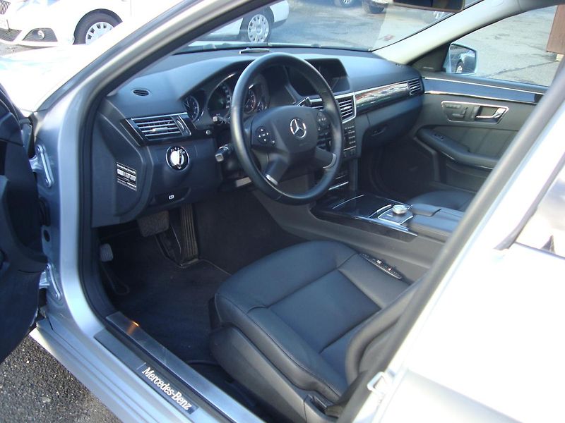 Mercedes-Benz Třídy E (2008) E 500,1.Maj. v ČR,Servisní k. - fotka 27 z 74