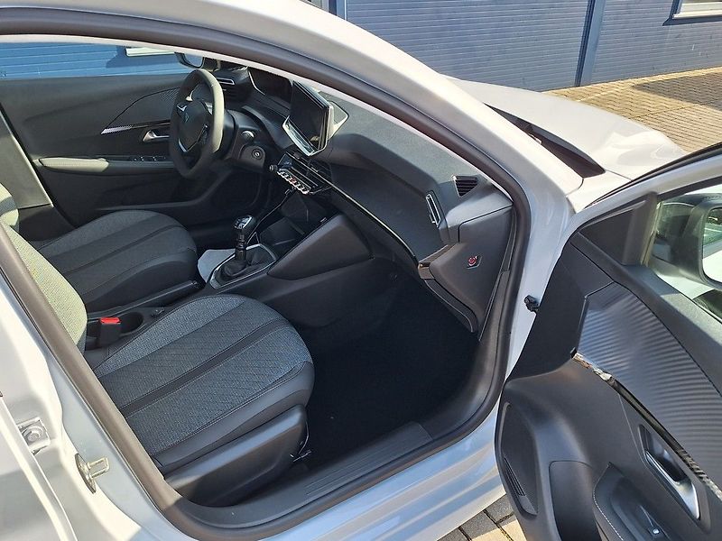 Peugeot 208 (2026) ALLURE PureTech 100 MAN6 - fotka 10 z 17