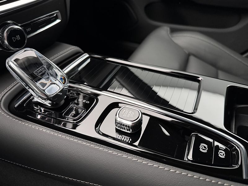 Volvo V60 (2026) T6 AWD Plug-in DARK ULTRA - fotka 22 z 24