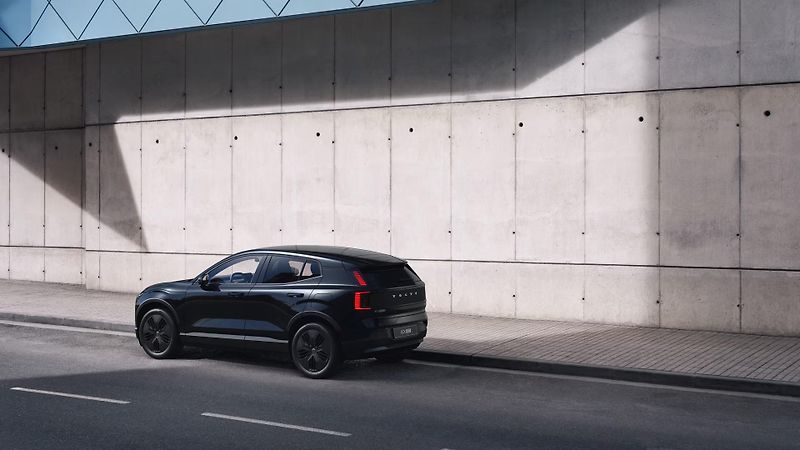 Volvo EX30 (2026) CROSS COUNTRY P5 LONG R. PLUS - fotka 2 z 12