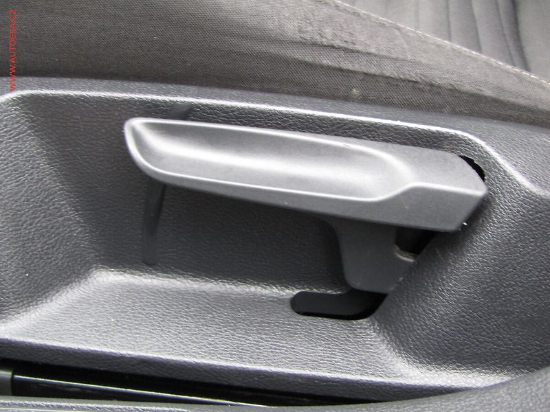 Volkswagen Golf (2014) 2.0 TDi, Klima - fotka 11 z 22