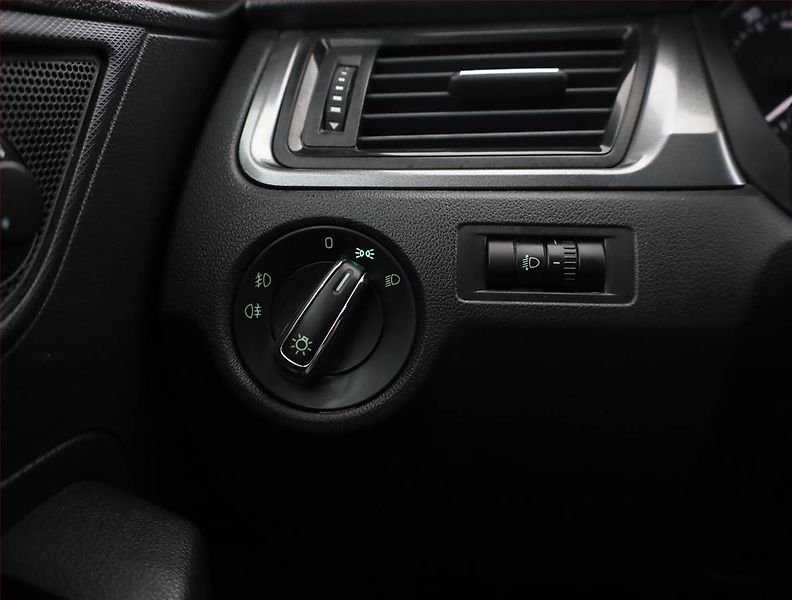 Škoda Rapid (2014) Spaceback 1.2 TSI, ČR,1.maj - fotka 13 z 17