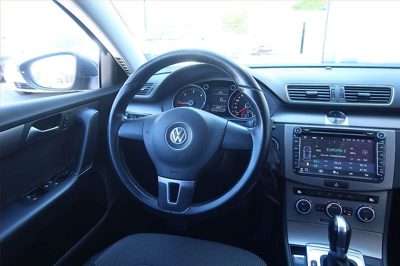 Volkswagen Passat (2012) 2.0 TDI, Automat - fotka 7 z 18
