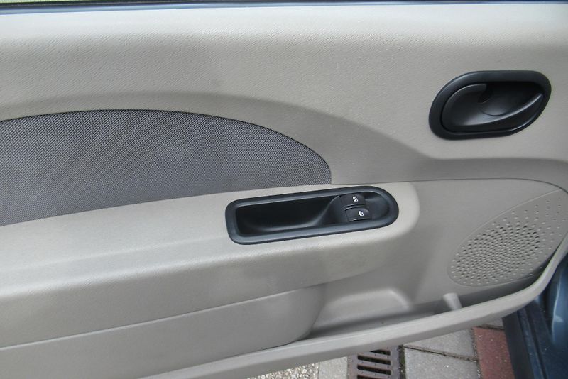 Renault Twingo 1.1i KLIMA SADA KOL - fotka 15 z 18