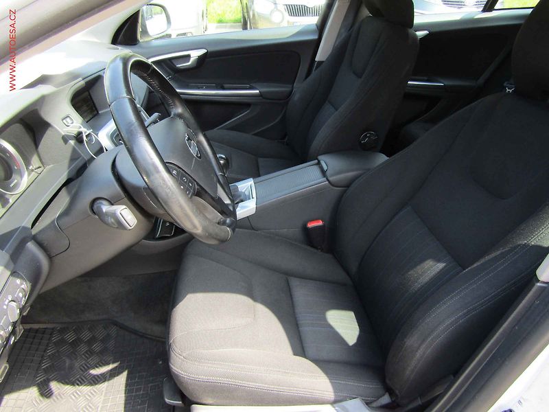 Volvo V60 (2013) 1.6D, AC, STK6/28 - fotka 9 z 19