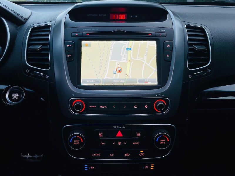 Kia Sorento 2.2D 4x4 AUT PANORAMA VÝHŘEV  - fotka 36 z 51