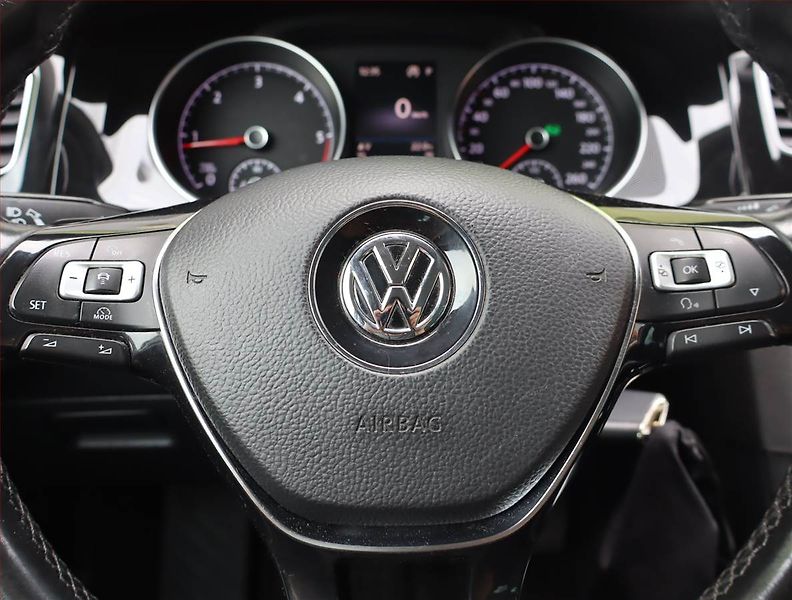 Volkswagen Golf (2017) R-Line 2.0 TDI, Automat, Navi - fotka 17 z 19