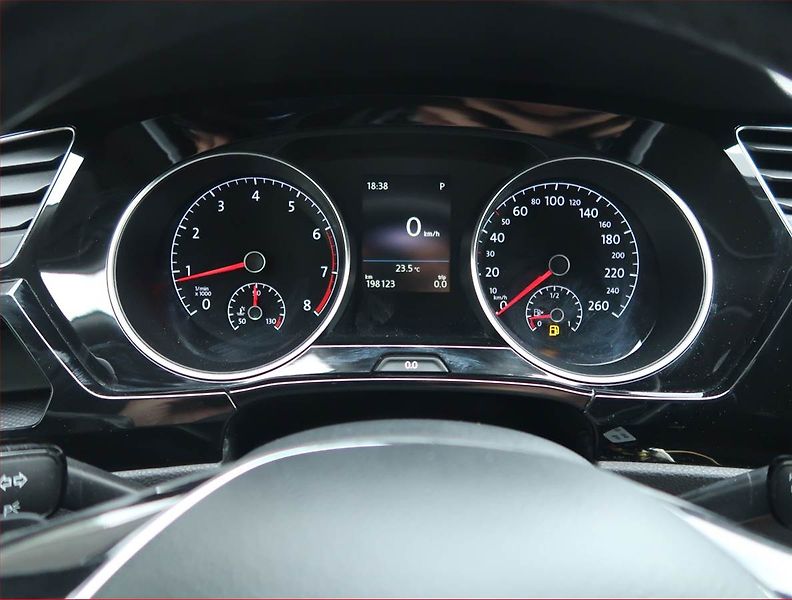 Volkswagen Touran (2018) Highline 1.8 TSI, Automat - fotka 11 z 18
