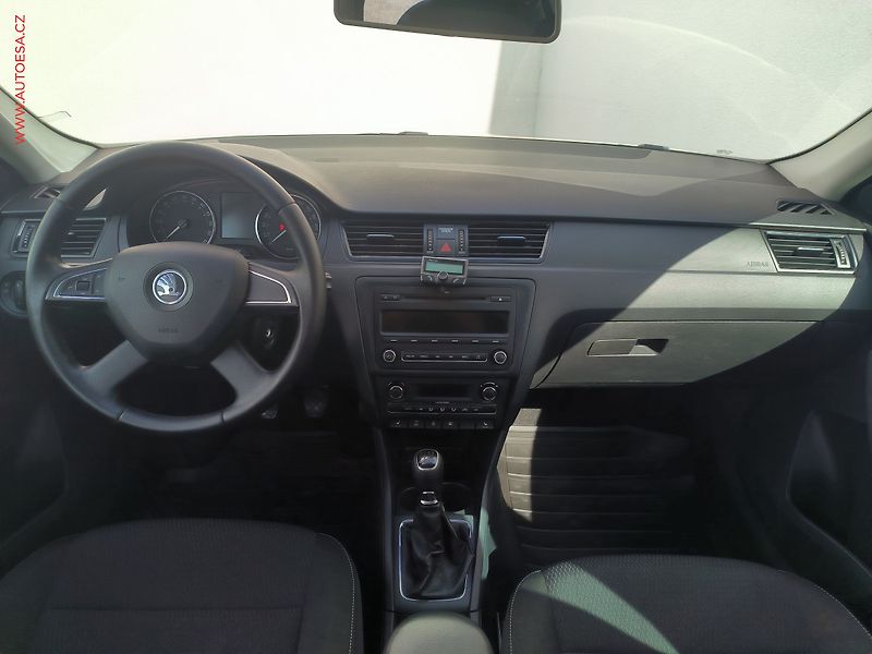 Škoda Rapid (2013) 1.6 TDi, ČR, AC, park.čidla - fotka 8 z 14