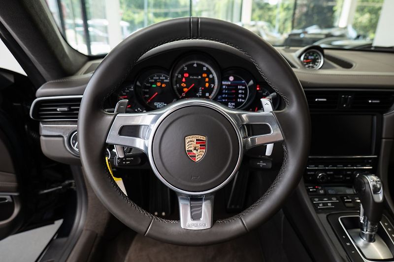 Porsche 911 Turbo S Karbon/Burmester/PCCB/ - fotka 6 z 23