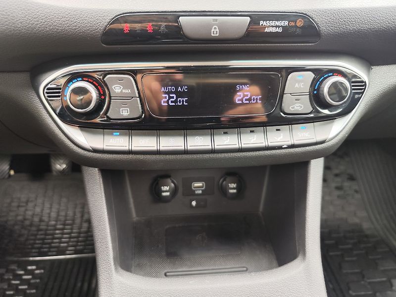 Hyundai i30 1.5 T-GDi/117kW Smart MHEV - fotka 18 z 31