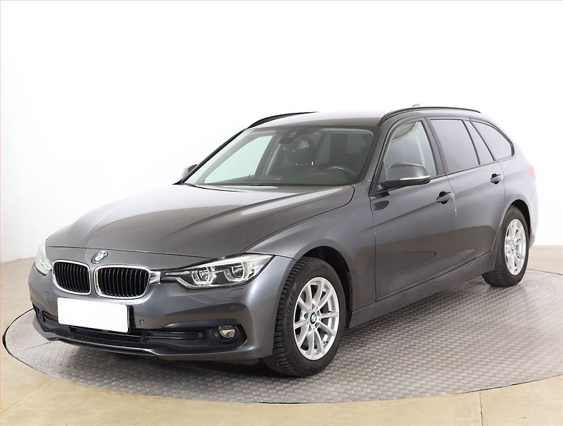 BMW Řada 3 (2019) 318 d, Automat, Serv.kniha - fotka 2 z 19
