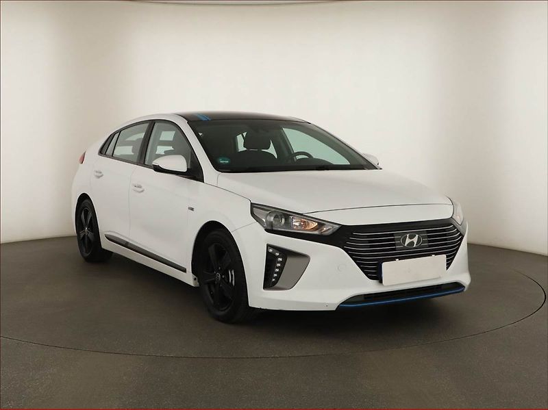 Hyundai Ioniq (2017) Hybrid, Automat, Tempomat - fotka 1 z 15