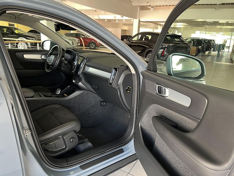 Volvo XC40 (2021) D3 FWD MOMENTUM SE - fotka 12 z 13