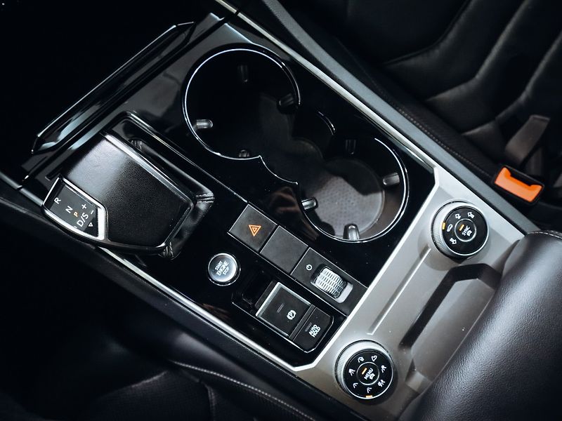 Volkswagen Touareg 3.0TDI V6 R-line 210 kW - fotka 18 z 31