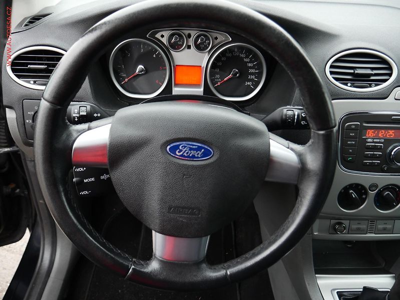 Ford Focus (2010) 1.6 TDCi, 1.maj, AC - fotka 14 z 17