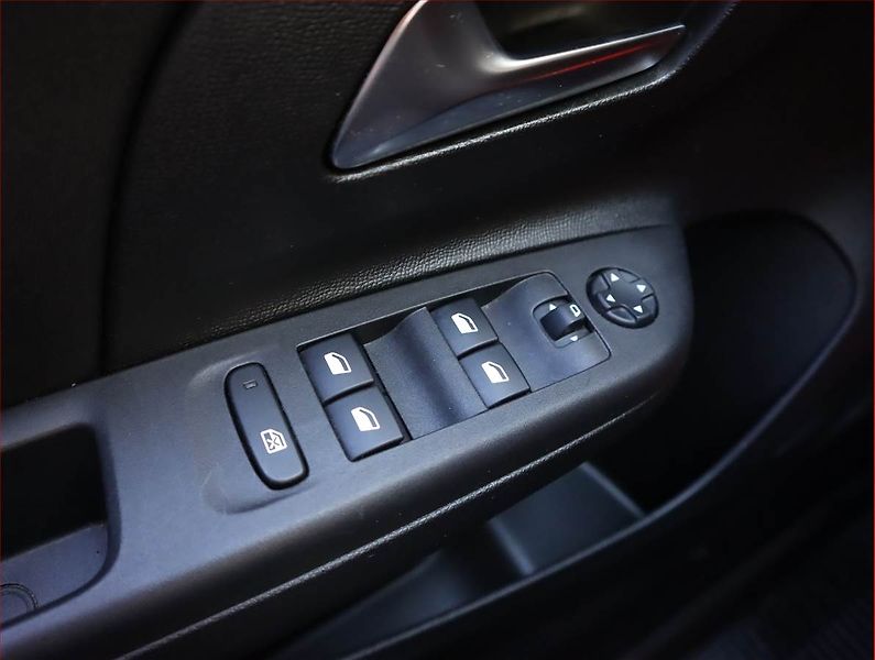 Opel Corsa (2020) 1.2 Turbo, Serv.kniha - fotka 13 z 17