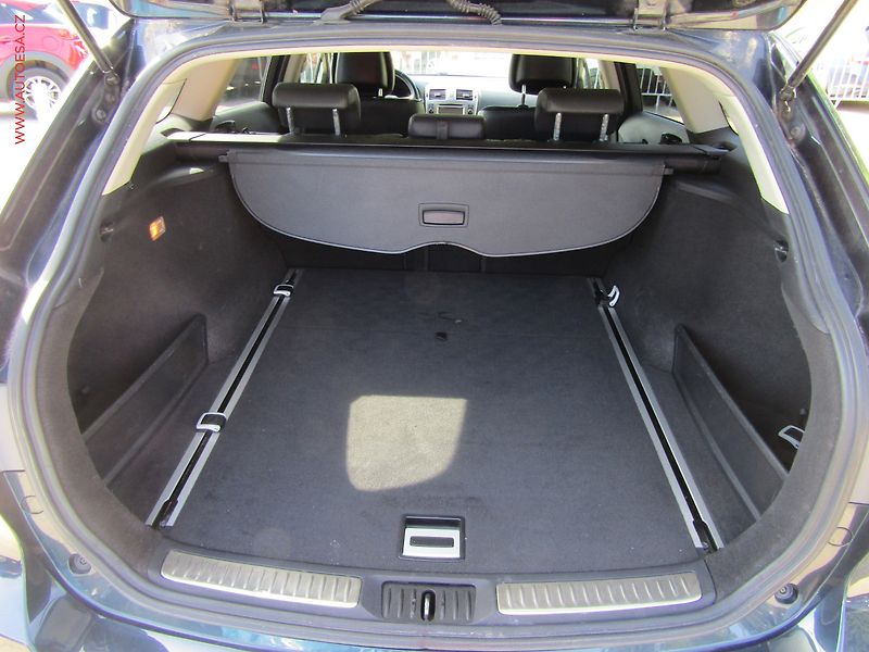 Toyota Avensis (2013) 2.2 D-4D, ČR, AC, navi - fotka 7 z 16