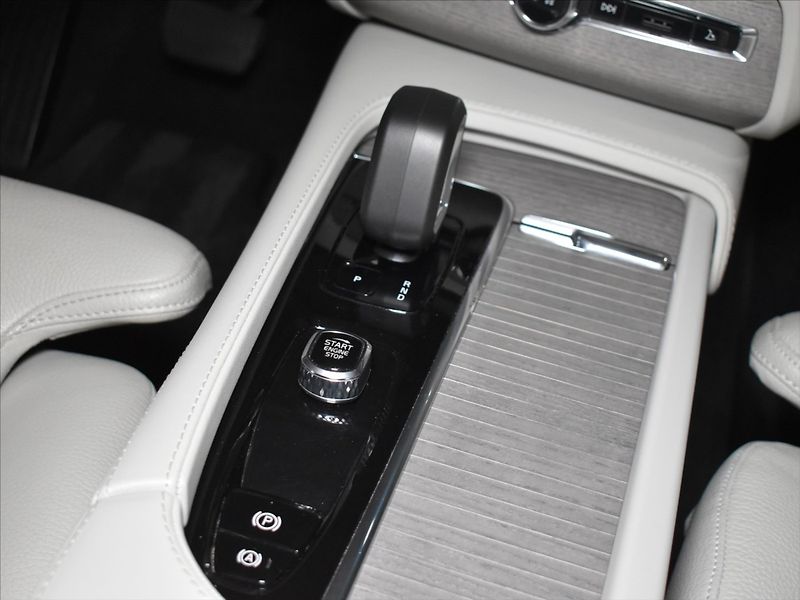 Volvo XC90 2,0 B5 AWD PLUS Tažné,BLIS - fotka 15 z 24