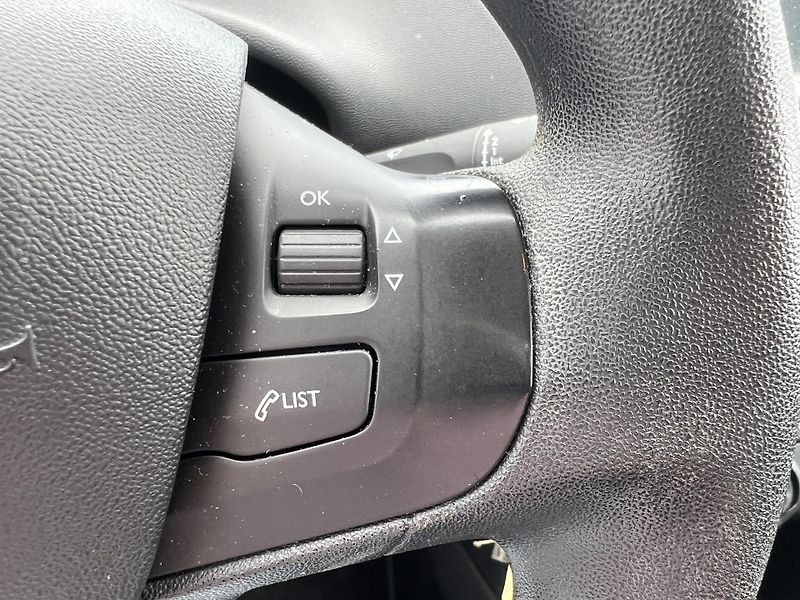 Peugeot 208 1.2*Servis*Tempomat*DPH* - fotka 18 z 37