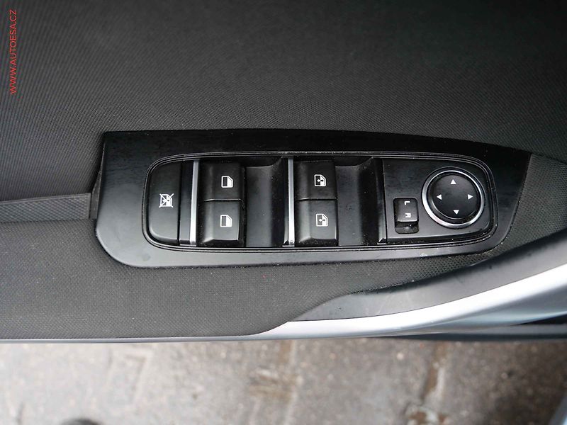 Kia Ceed (2024) 1.5 TGDi, 1.maj,ČR, AC - fotka 15 z 25