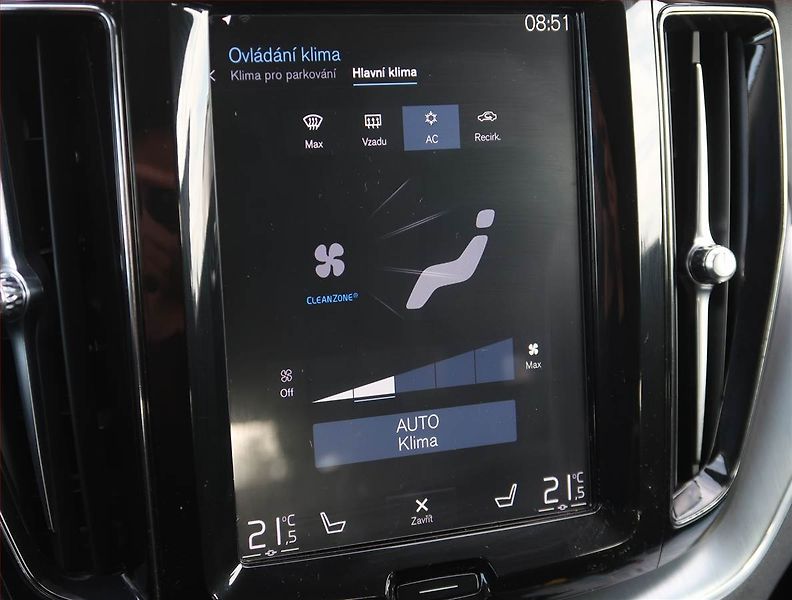 Volvo XC60 (2018) Momentum D4 AWD, 4X4,Automat - fotka 20 z 23