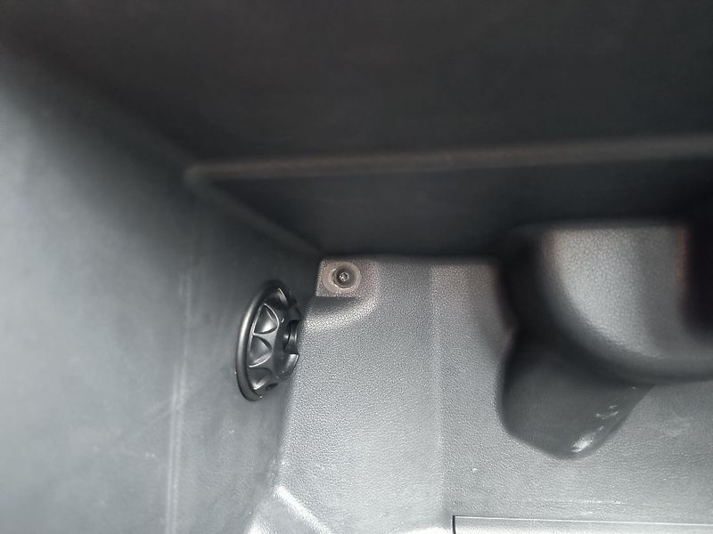 Volkswagen Polo (2009) 1.4 63KW/AC/PDC/ALU/VYHŘ.SEDAD - fotka 36 z 42