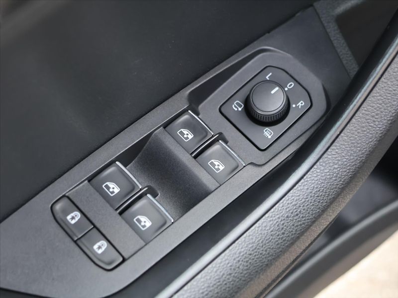 Škoda Karoq 2,0 TDI 110kW 4x4 DSG Style+ C - fotka 16 z 37