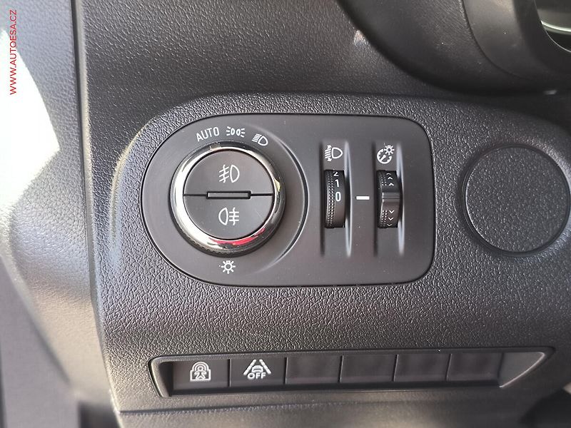 Opel Combo (2020) 1.5CDTi MAXi XL, Life, 96kW - fotka 19 z 22