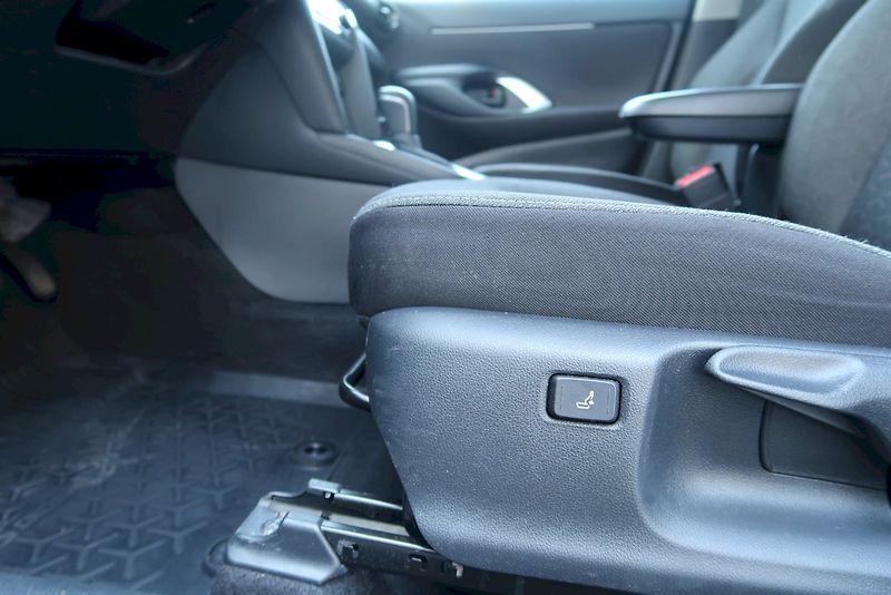 Toyota Yaris Cross (2023) Comfort Tech 1,5 Hybrid e-CVT - fotka 14 z 28