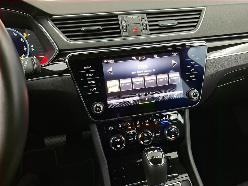 Škoda Superb (2023) 2.0 TDI - fotka 12 z 24
